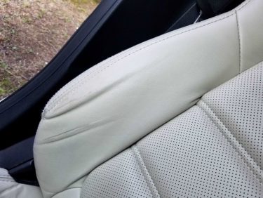 運転席シート擦れ・穴 | アテンザ | 神戸市長田区