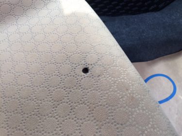 モケットシート・タバコの焦げ穴 | 軽自動車 | 神戸市兵庫区