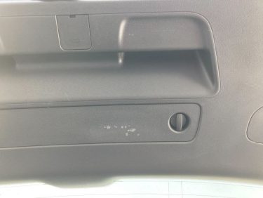リヤゲート内張り削れ傷 | アウディRS4アバント | 神戸市中央区