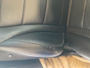 革シートヒビ・表皮めくれ | メルセデスベンツCクラス | 神戸市西区