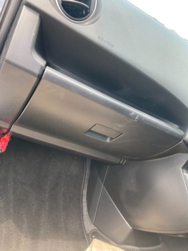 グローボックス擦れ傷 | プレマシー | 神戸市灘区