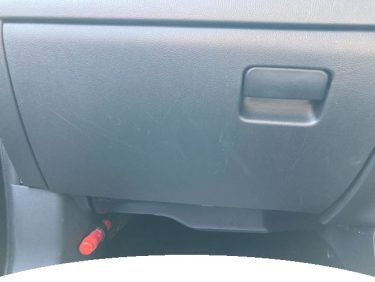 グローボックス擦り傷 | アウトランダーPHEV | 神戸市中央区