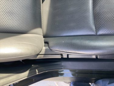 運転席シートの破け・シワ | 日産エクストレイル | 神戸市西区
