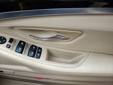 ドア手すり部擦れ | BMW | 神戸市灘区