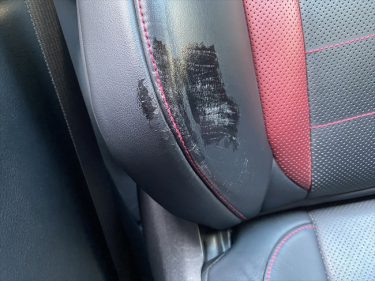運転席シート油性ペン跡 | レクサスNX | 神戸市中央区