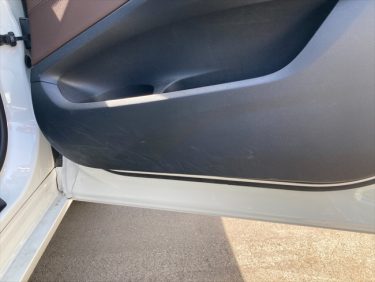 運転席ドア内張り擦り傷 | BMW・X3 | 神戸市中央区