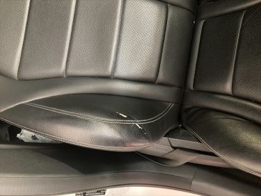 運転席革シート破れリペア | メルセデスベンツC240 | 大阪府