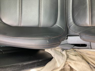 運転席シート破れリペア | ジャガーXE | 兵庫県芦屋市
