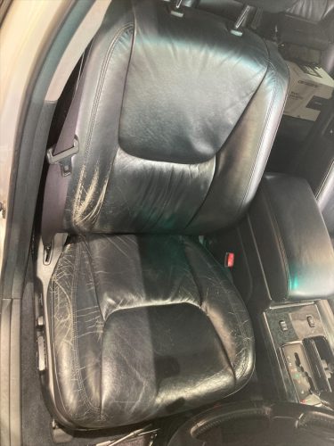 運転席・助手席の劣化擦れ | トヨタ・クラウン | 兵庫県神戸市中央区