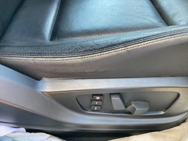 運転席シート側面裂け・破れ | BMW・X5 | 兵庫県神戸市西区