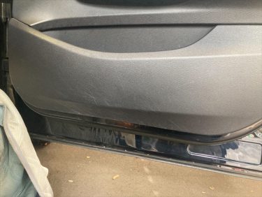 運転席ドア内張りの擦れ傷 | BMW・X3 | 兵庫県神戸市灘区