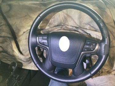 ハンドルの表皮めくれリペア | トヨタ・クラウン | 兵庫県神戸市長田区