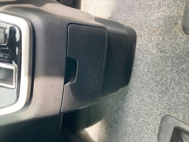 コンソール部小物入れリペア | 日産・セレナ | 兵庫県神戸市灘区