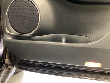 運転席ドア内張の擦れ傷リペア | トヨタ・ハリアー | 兵庫県神戸市灘区