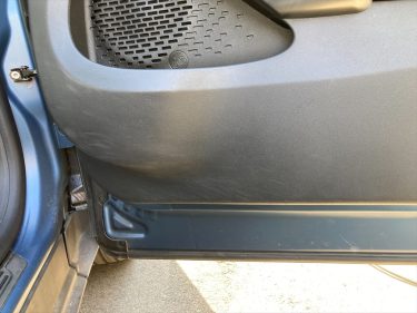 運転席ドア内張の擦れ傷リペア | フィアット500X | 兵庫県神戸市西区