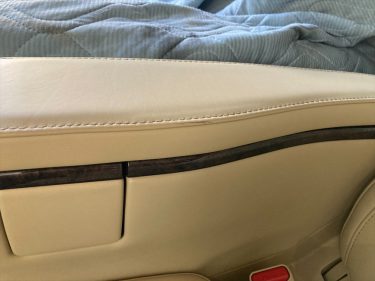 ひじ置きの擦れ・剥げ | トヨタ・アルファード | 兵庫県神戸市西区