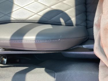 運転席サイドサポートの破れリペア | メルセデスベンツEクラス220d | 兵庫県神戸市長田区