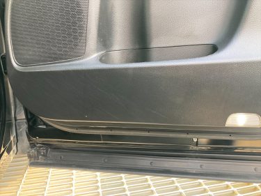 運転席ドア内張りの擦れ傷 | ホンダ・オデッセイ | 兵庫県神戸市西区