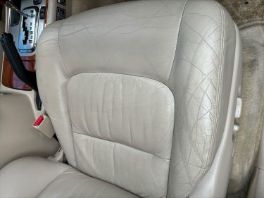 【旧車】シート全体の劣化・ヒビ等 | トヨタ・ランドクルーザーシグナス | 兵庫県神戸市長田区