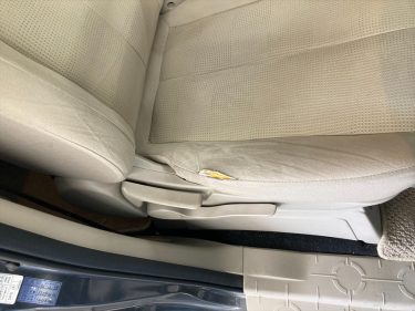 【布】運転席シートの破れリペア | 三菱・デリカD5 | 兵庫県神戸市西区